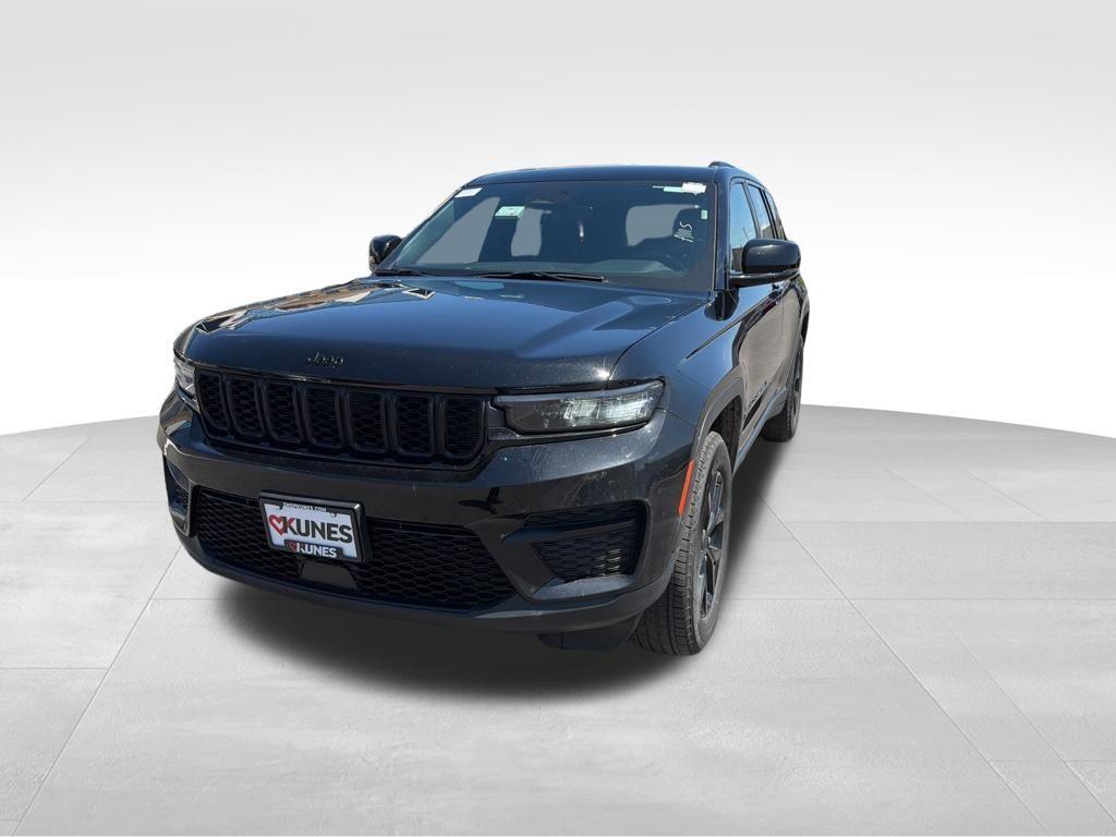 used 2025 Jeep Grand Cherokee car, priced at $32,403