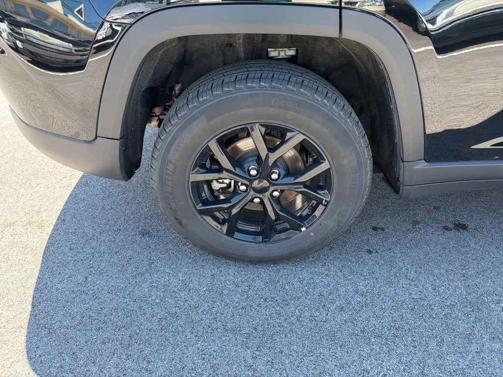 used 2025 Jeep Grand Cherokee car, priced at $32,403