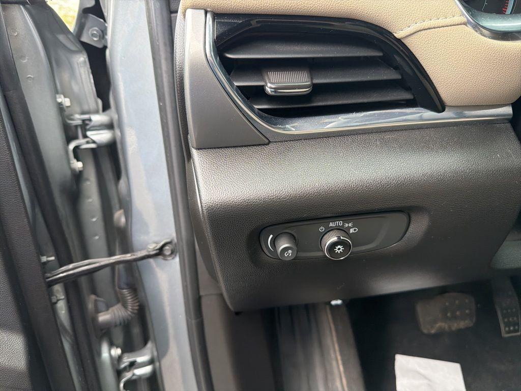 used 2023 Chevrolet Traverse car, priced at $26,912