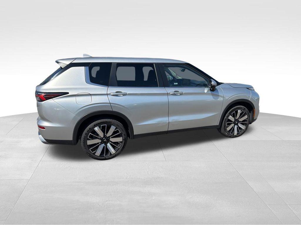 used 2025 Mitsubishi Outlander car, priced at $24,903