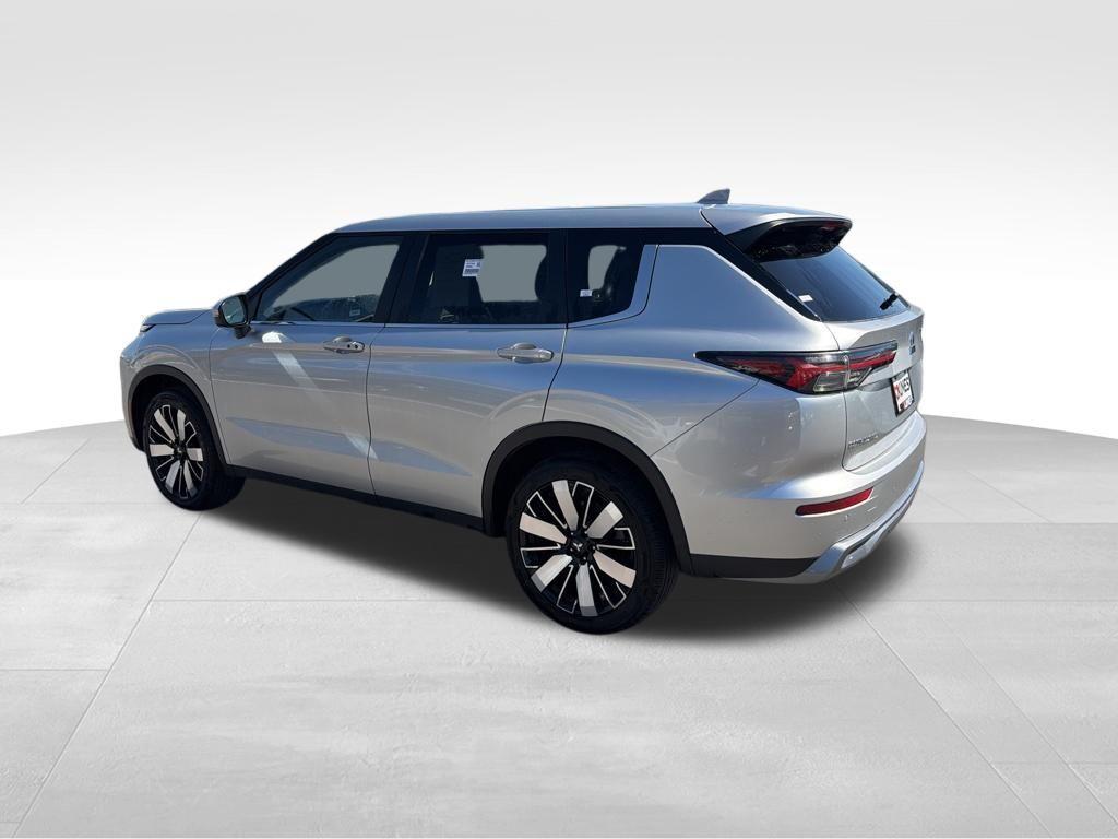 used 2025 Mitsubishi Outlander car, priced at $24,903