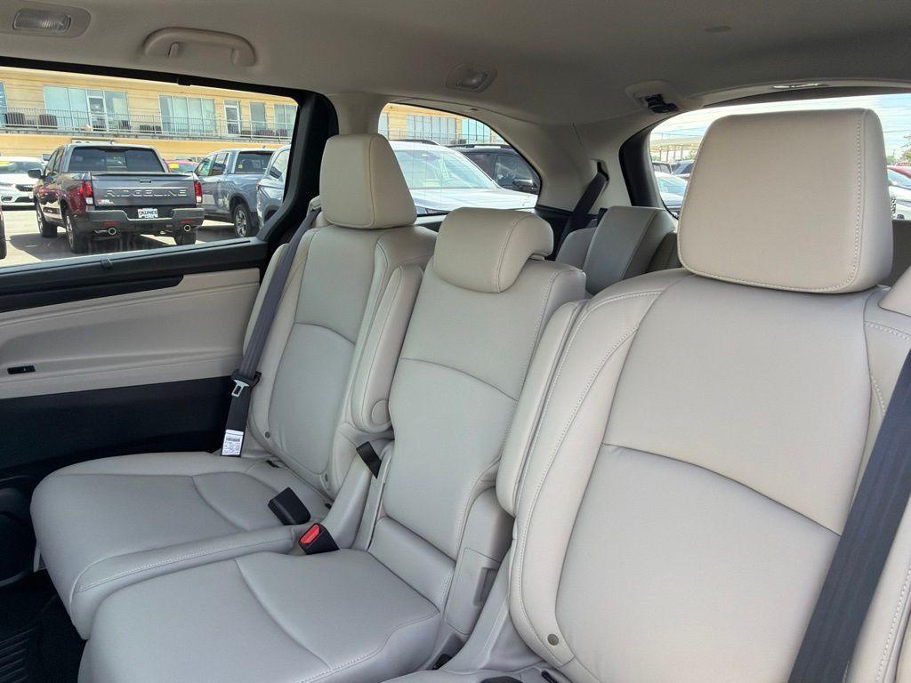 new 2026 Honda Odyssey car, priced at $44,202