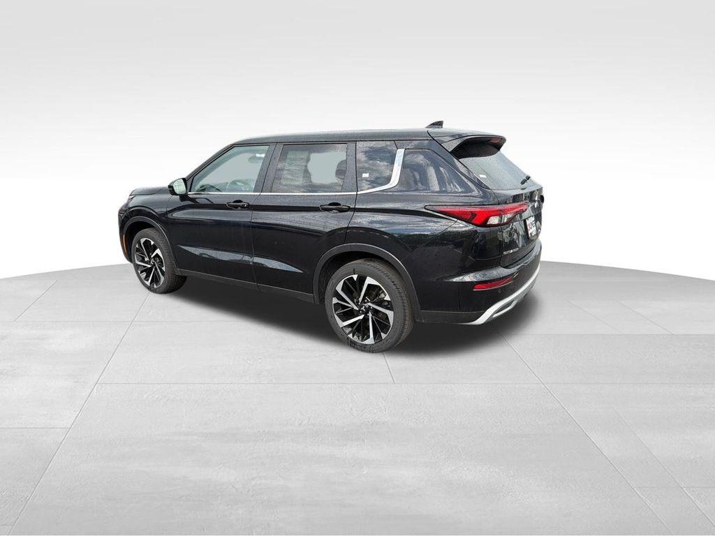 used 2024 Mitsubishi Outlander car, priced at $24,412