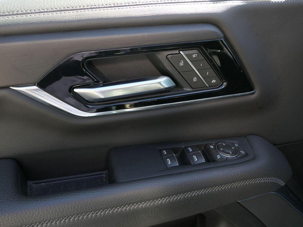 used 2025 GMC Yukon car, priced at $68,995