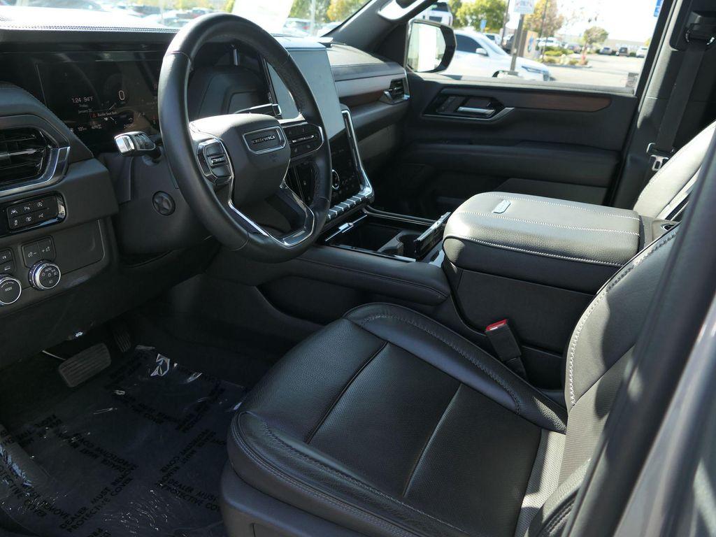 used 2025 GMC Yukon car, priced at $68,995