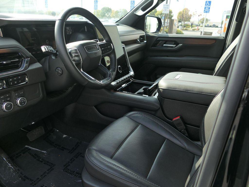 used 2025 GMC Yukon car, priced at $68,999