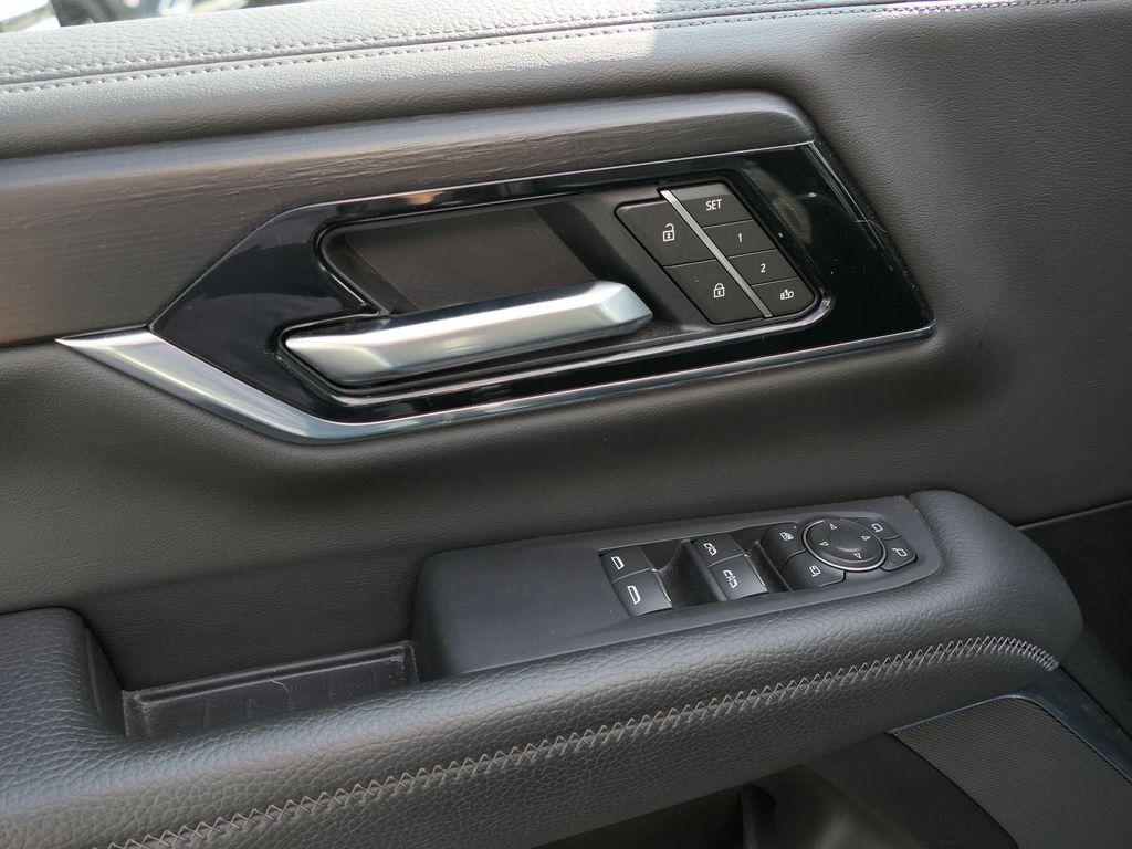 used 2025 GMC Yukon car, priced at $68,999