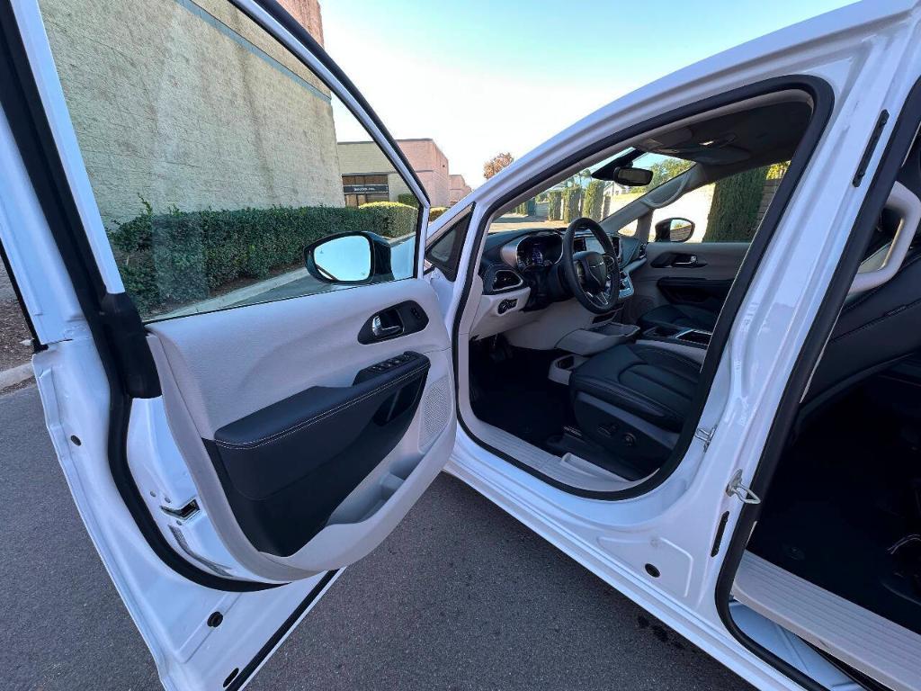 used 2024 Chrysler Pacifica Hybrid car, priced at $28,750