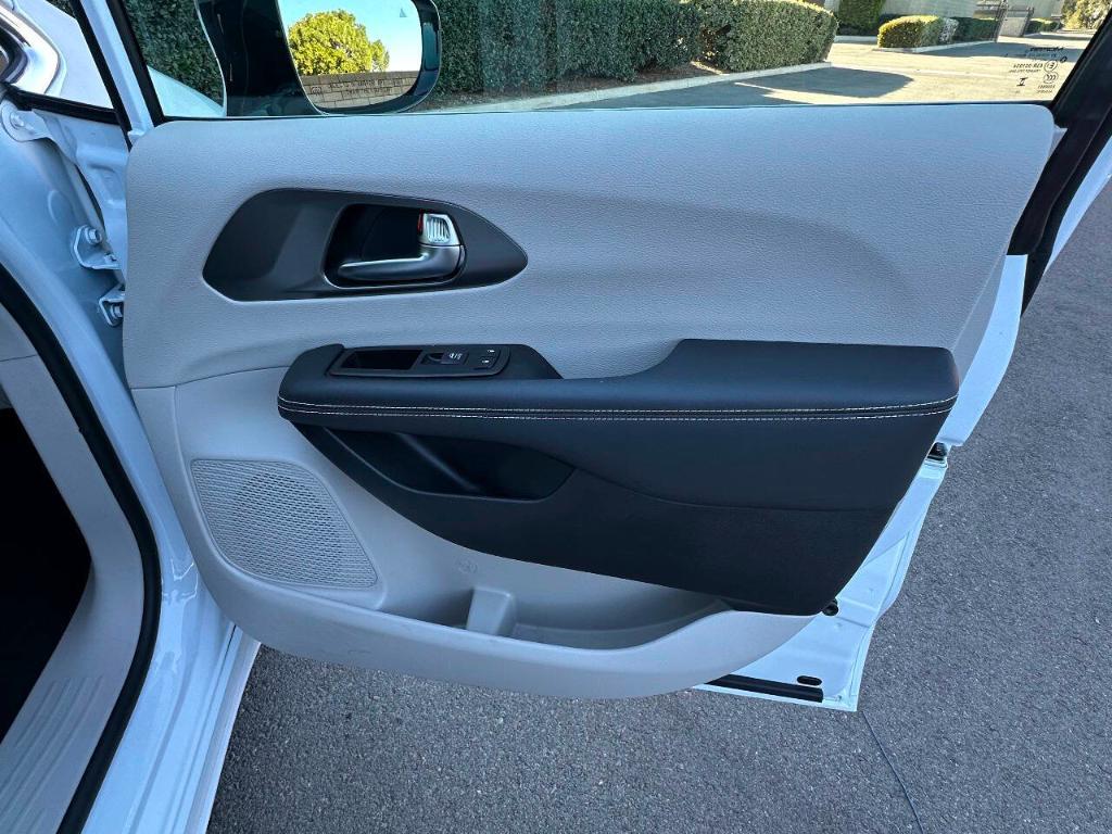 used 2024 Chrysler Pacifica Hybrid car, priced at $28,750
