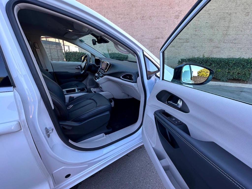 used 2024 Chrysler Pacifica Hybrid car, priced at $28,750