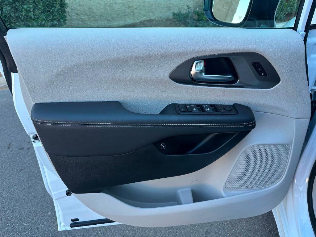 used 2024 Chrysler Pacifica Hybrid car, priced at $28,750