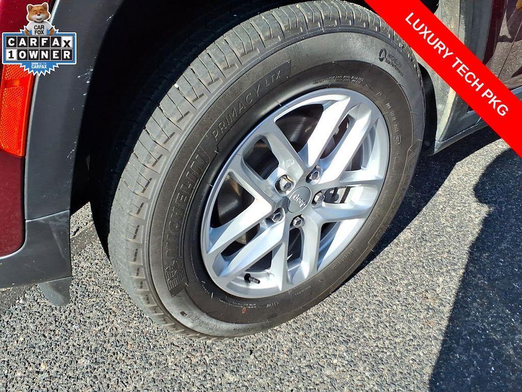 used 2024 Jeep Grand Cherokee car, priced at $32,000