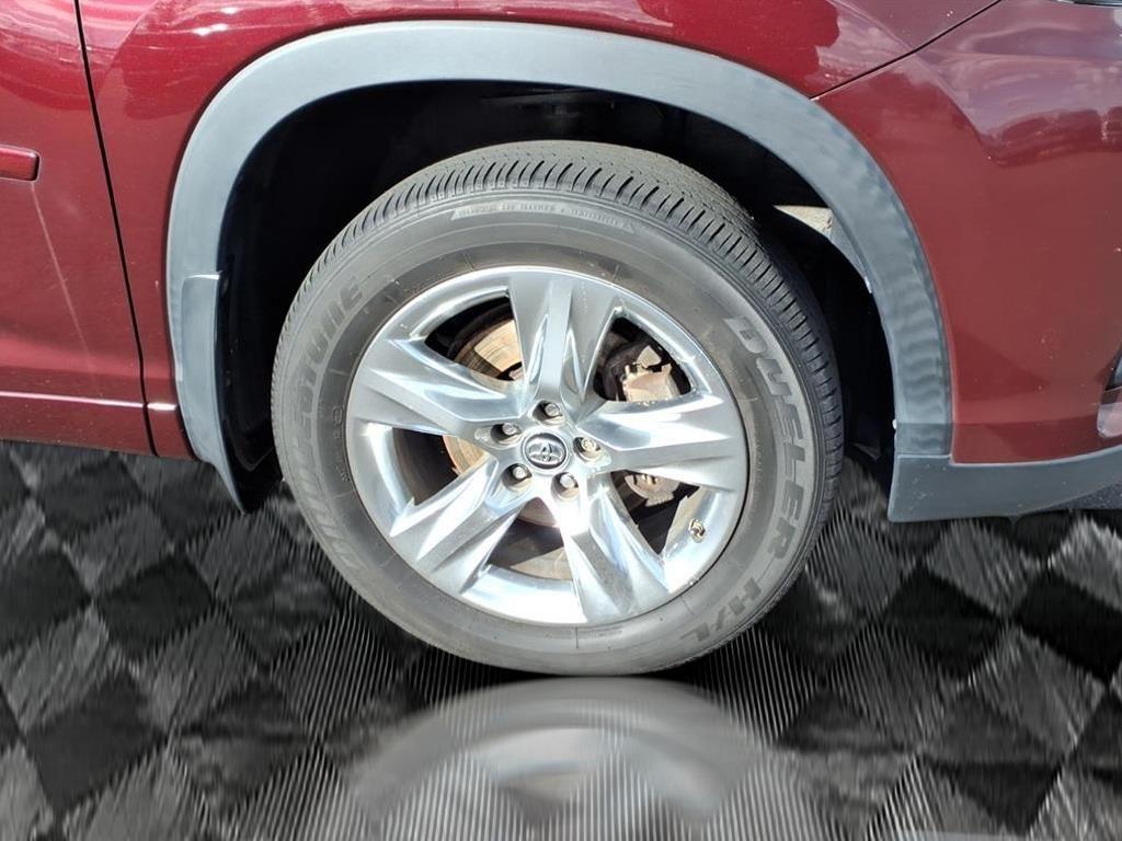 used 2018 Toyota Highlander car, priced at $26,277