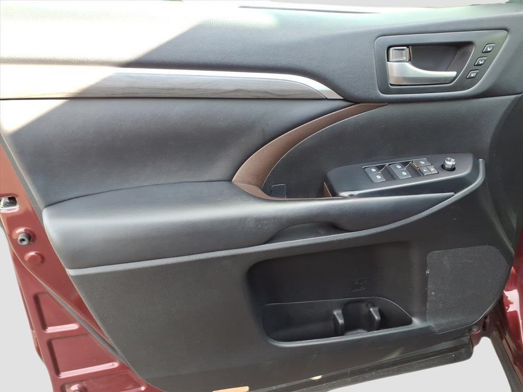 used 2018 Toyota Highlander car, priced at $26,277