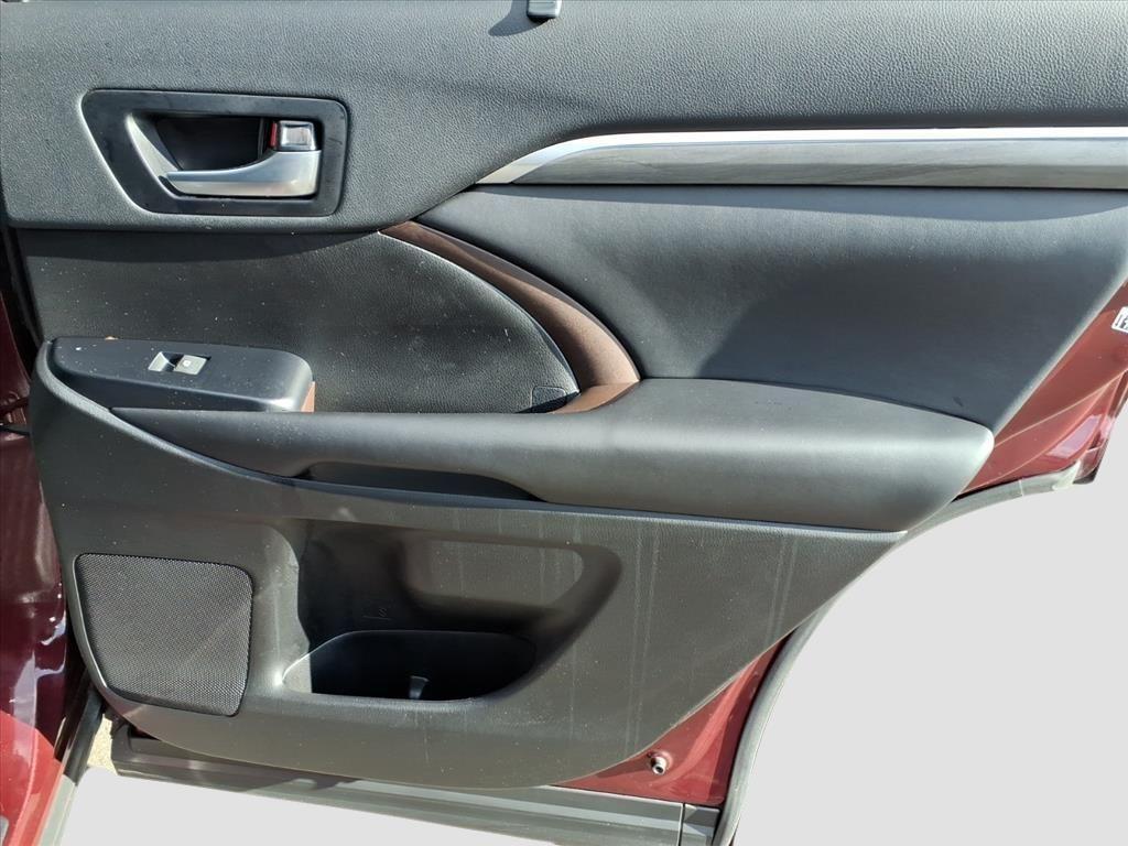 used 2018 Toyota Highlander car, priced at $26,277