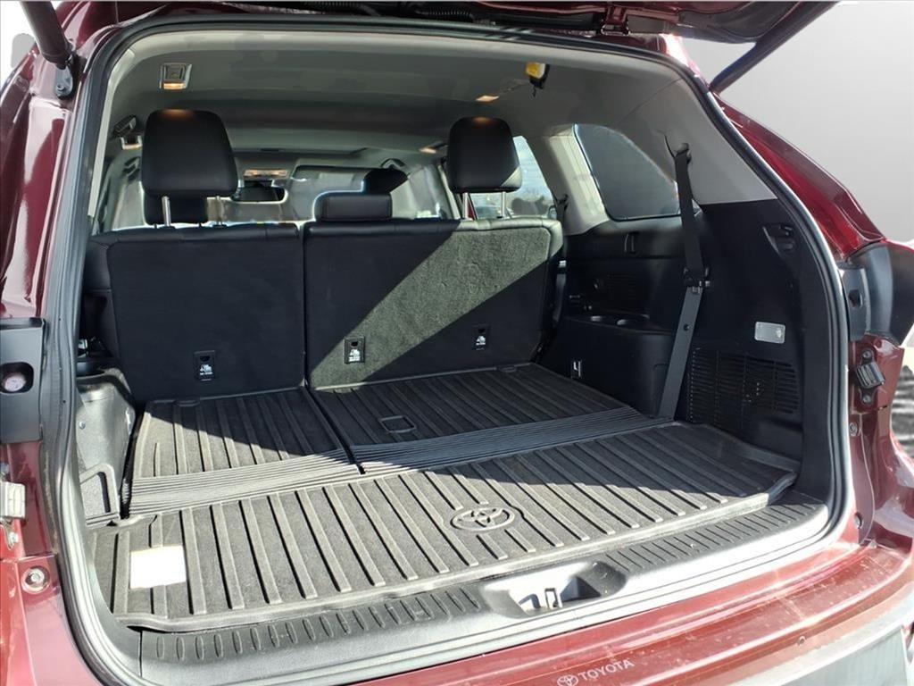 used 2018 Toyota Highlander car, priced at $26,277