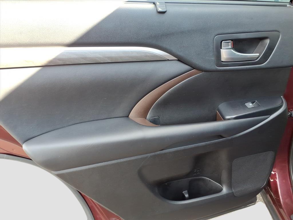 used 2018 Toyota Highlander car, priced at $26,277