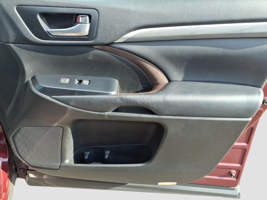 used 2018 Toyota Highlander car, priced at $26,277