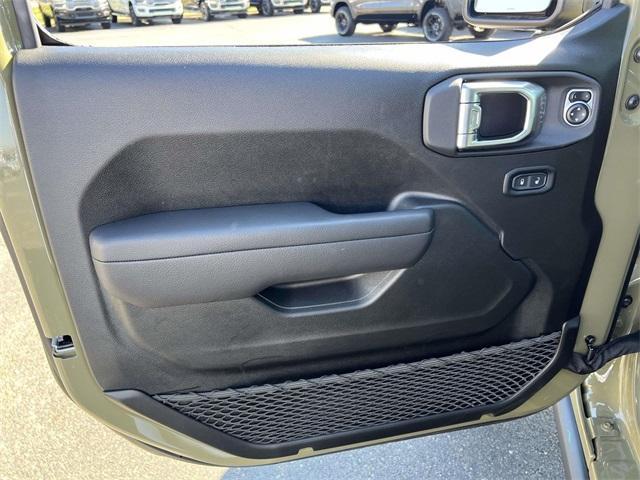 new 2025 Jeep Wrangler car, priced at $48,565