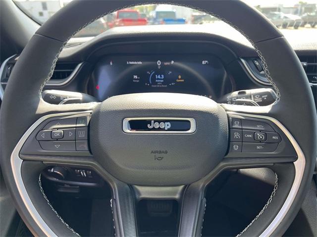 new 2025 Jeep Grand Cherokee car, priced at $38,669