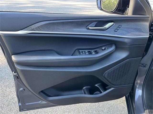 new 2025 Jeep Grand Cherokee car, priced at $48,735