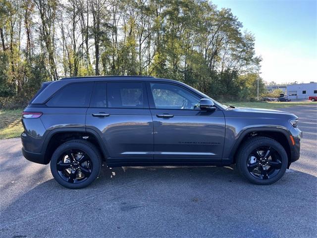 new 2025 Jeep Grand Cherokee car, priced at $48,735