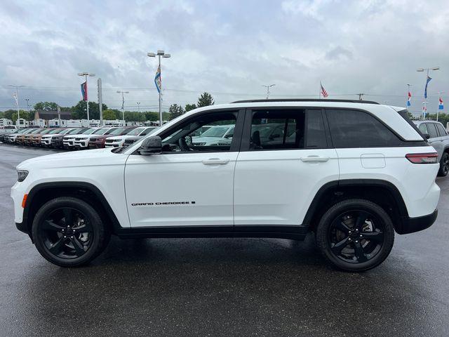 used 2025 Jeep Grand Cherokee car, priced at $38,298