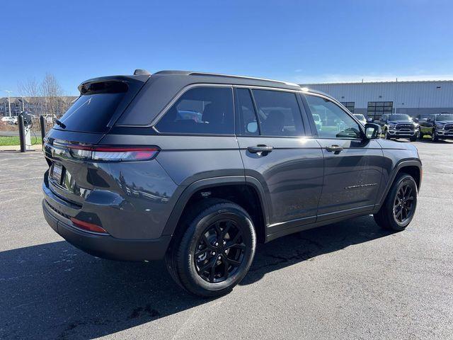new 2026 Jeep Grand Cherokee car, priced at $46,170