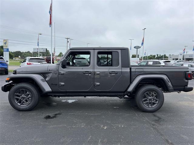 new 2025 Jeep Gladiator car, priced at $47,140