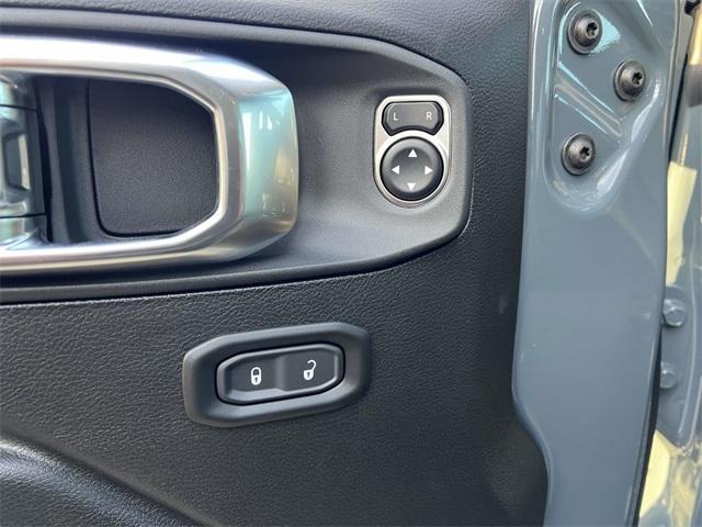 new 2025 Jeep Wrangler car, priced at $45,640