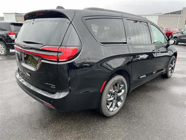 new 2026 Chrysler Pacifica car, priced at $52,155
