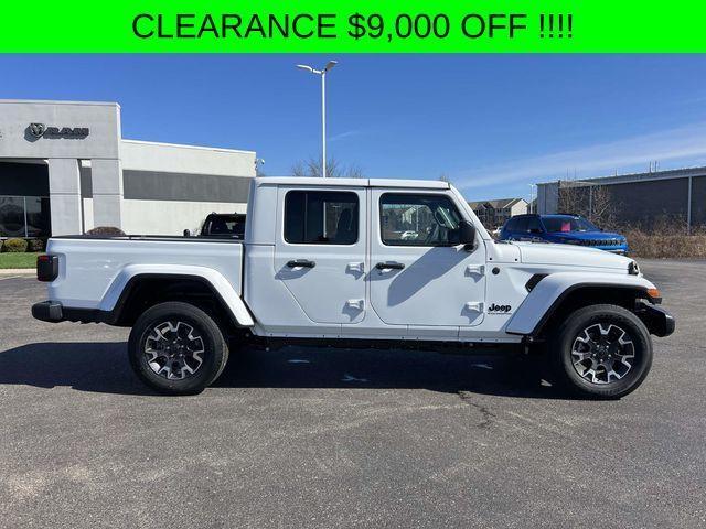 new 2026 Jeep Gladiator car, priced at $44,023