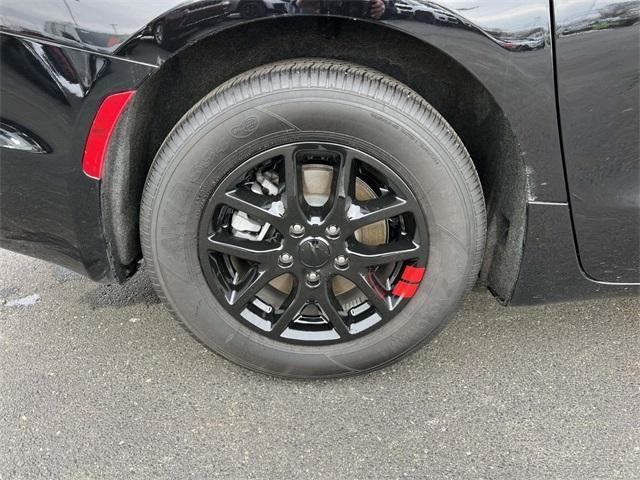 new 2025 Chrysler Pacifica car, priced at $39,019