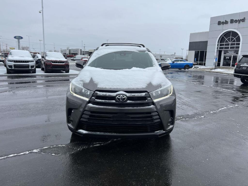 used 2019 Toyota Highlander car, priced at $23,900