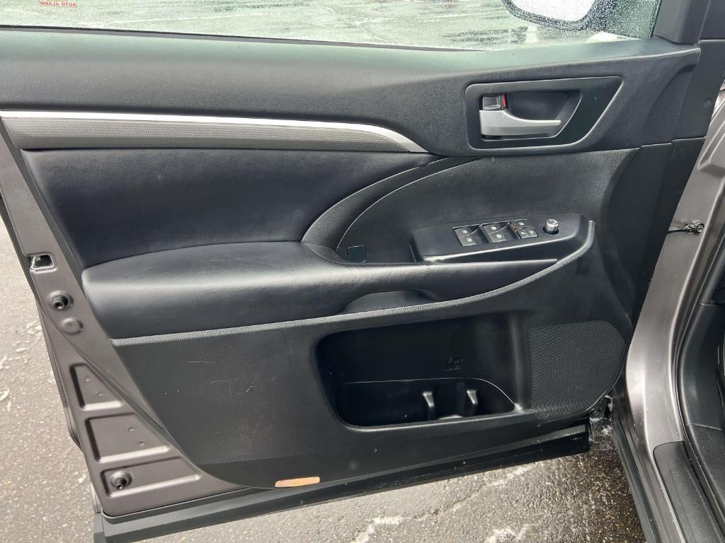 used 2019 Toyota Highlander car, priced at $23,900