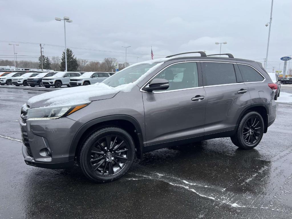used 2019 Toyota Highlander car, priced at $23,900