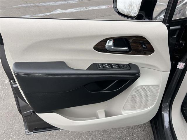 used 2023 Chrysler Pacifica car, priced at $28,900