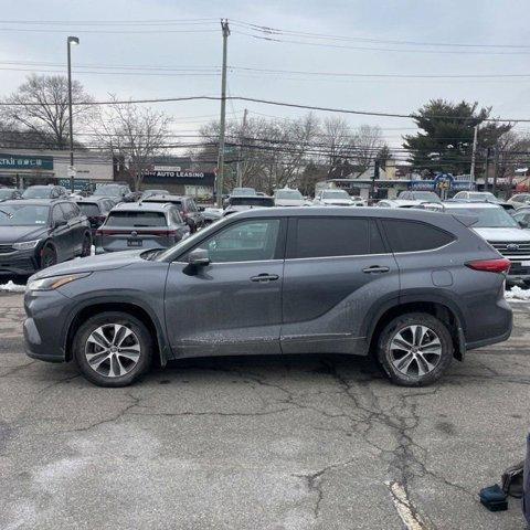 used 2023 Toyota Highlander car, priced at $40,547