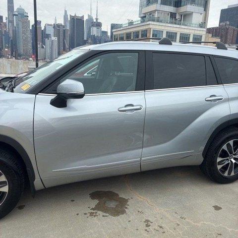 used 2023 Toyota Highlander car, priced at $39,000