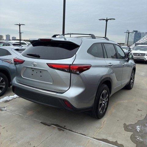 used 2023 Toyota Highlander car, priced at $39,000
