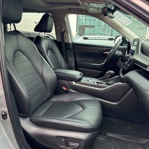 used 2023 Toyota Highlander car, priced at $39,000