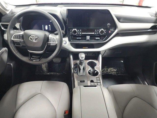 used 2024 Toyota Highlander car, priced at $48,888