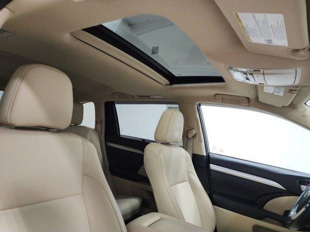 used 2019 Toyota Highlander car, priced at $26,731