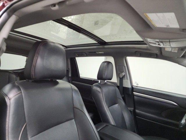 used 2019 Toyota Highlander car, priced at $27,162