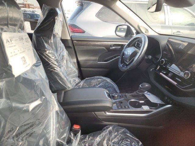 new 2026 Toyota Highlander car, priced at $52,383