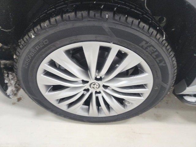 used 2024 Toyota Highlander car, priced at $47,252