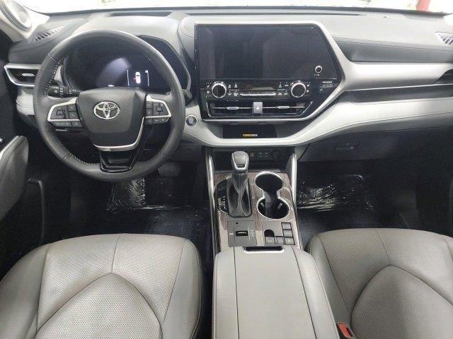 used 2024 Toyota Highlander car, priced at $47,252