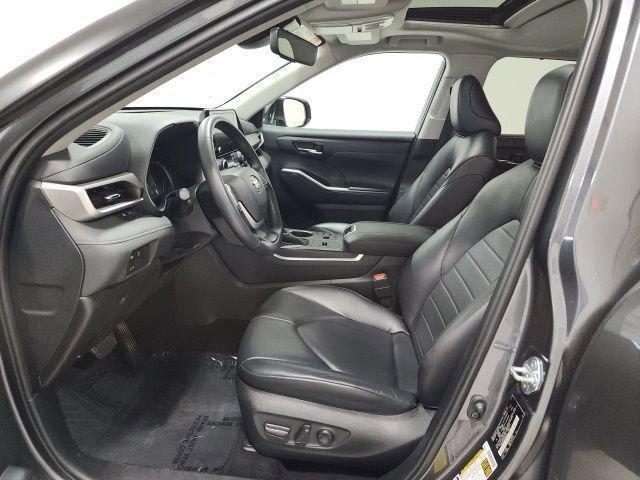 used 2024 Toyota Highlander car, priced at $39,564