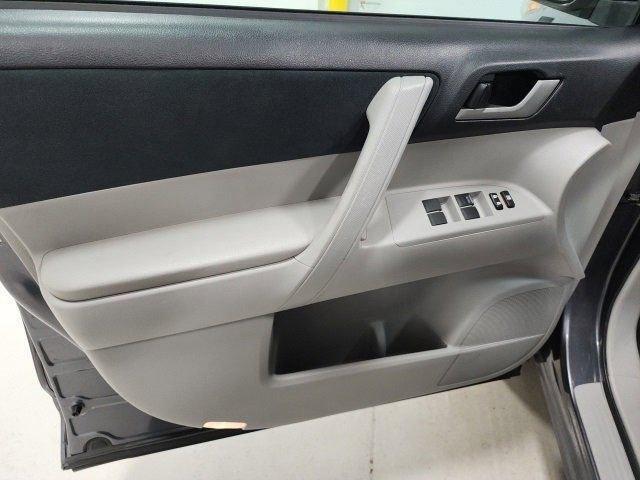 used 2013 Toyota Highlander car, priced at $10,687