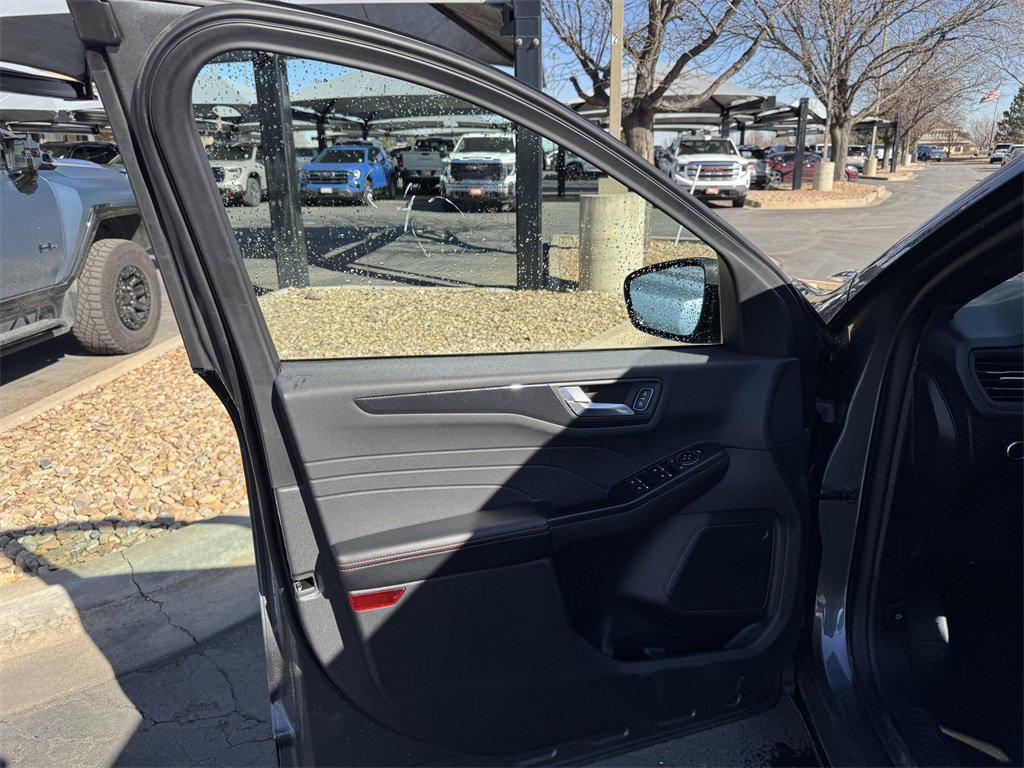 used 2025 Ford Escape car, priced at $25,999